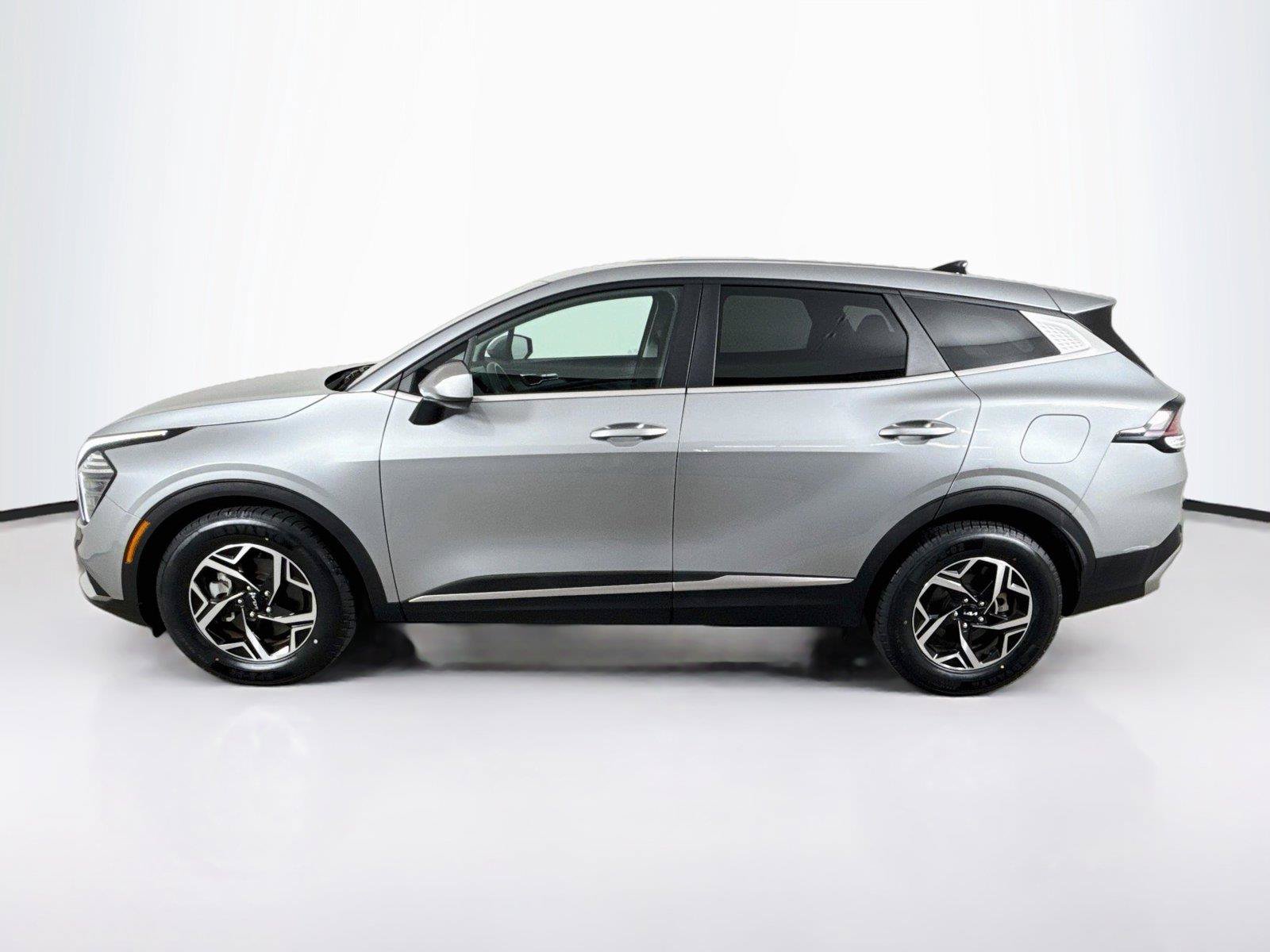 Used 2024 Kia Sportage LX FWD image 2