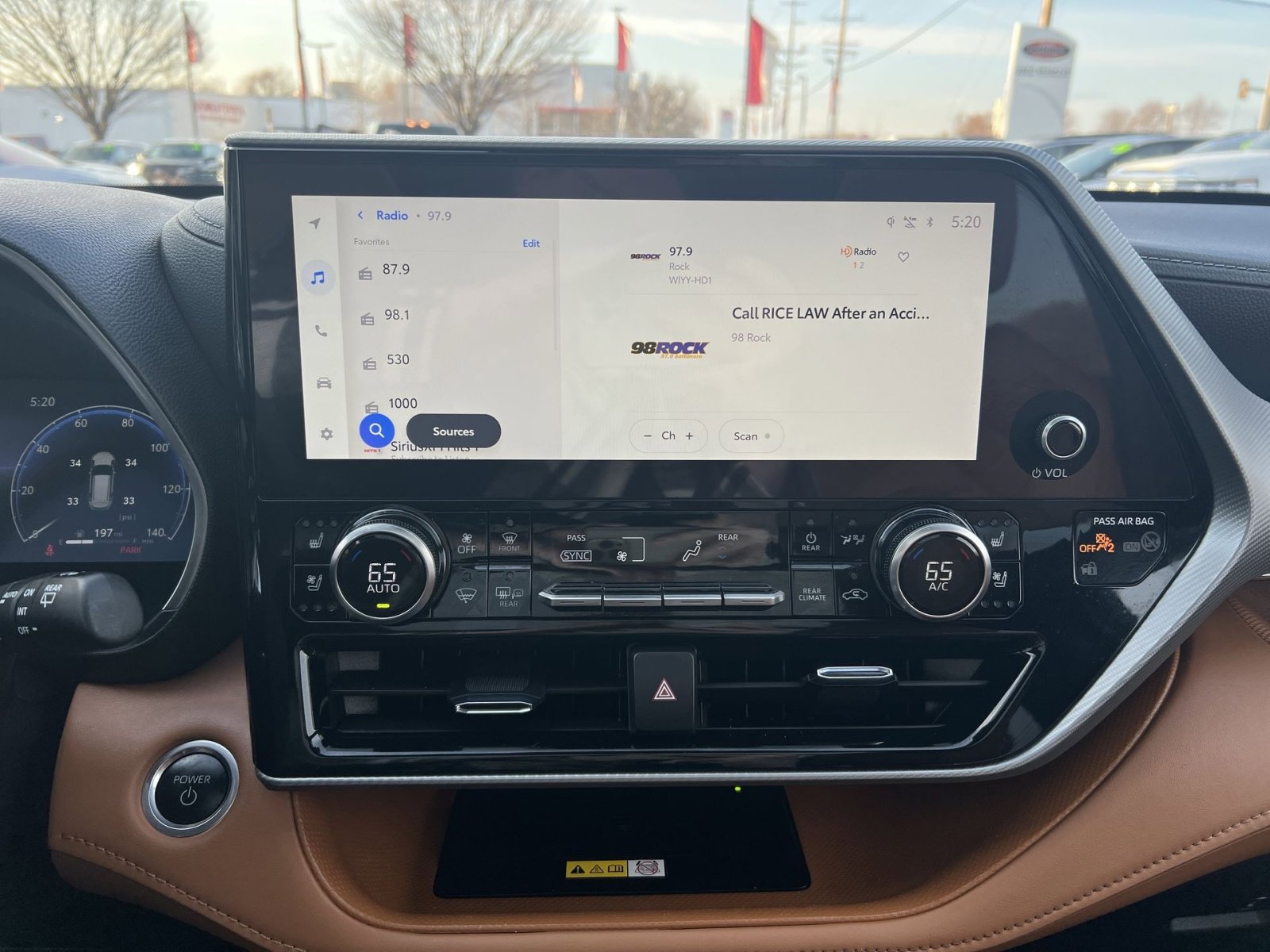 Used 2024 Toyota Highlander Platinum image 18