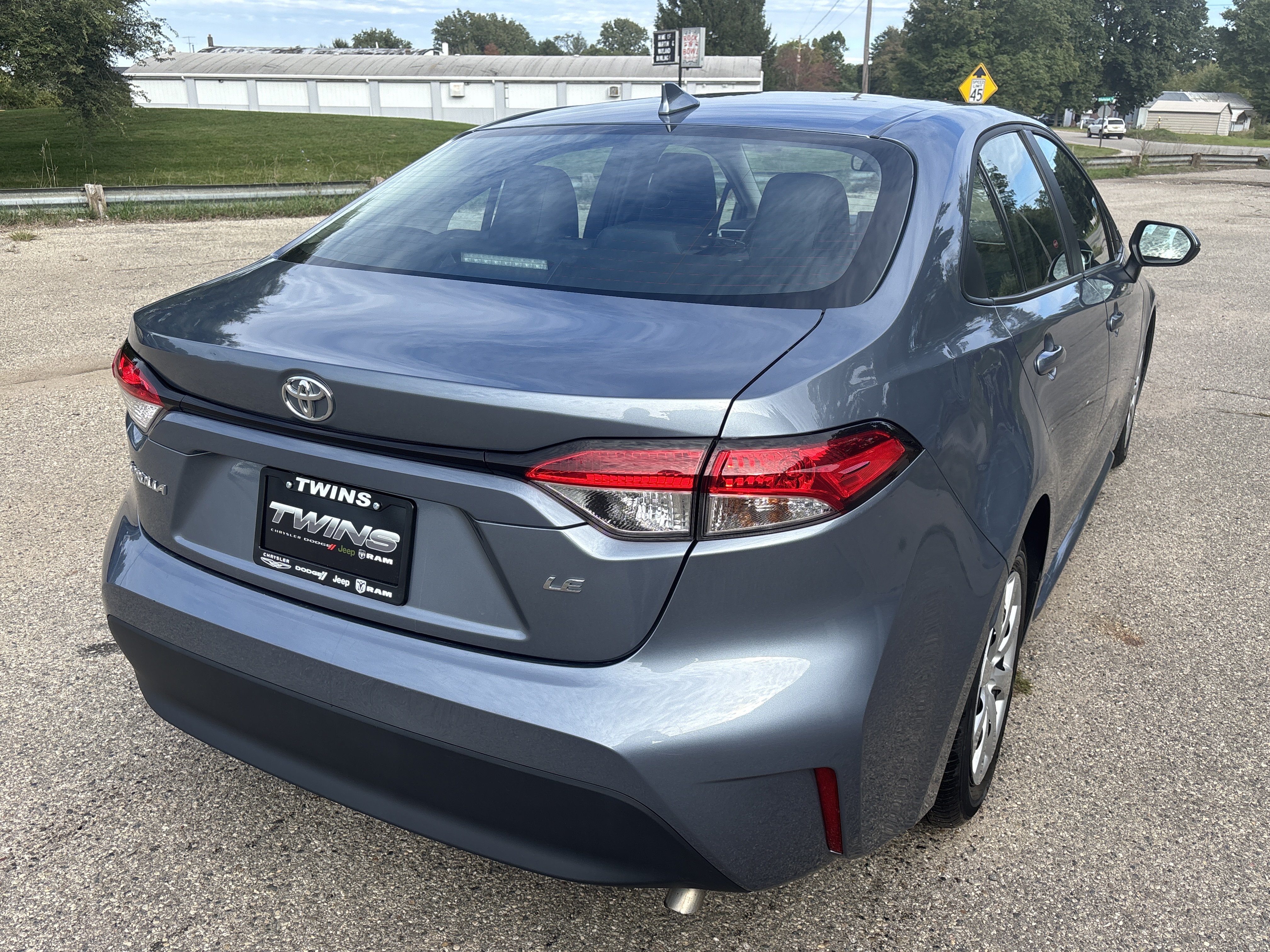 Used 2025 Toyota Corolla LE FWD image 3