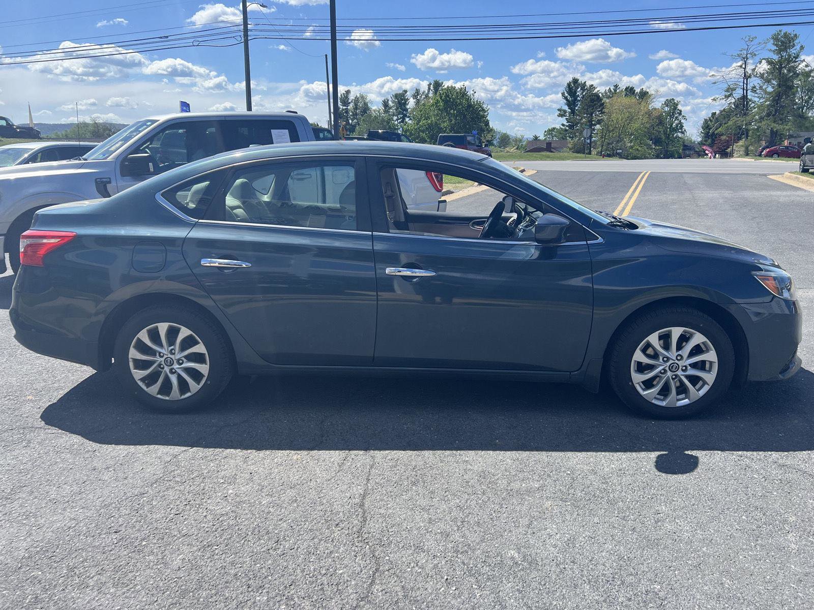Used 2016 Nissan Sentra SV image 6