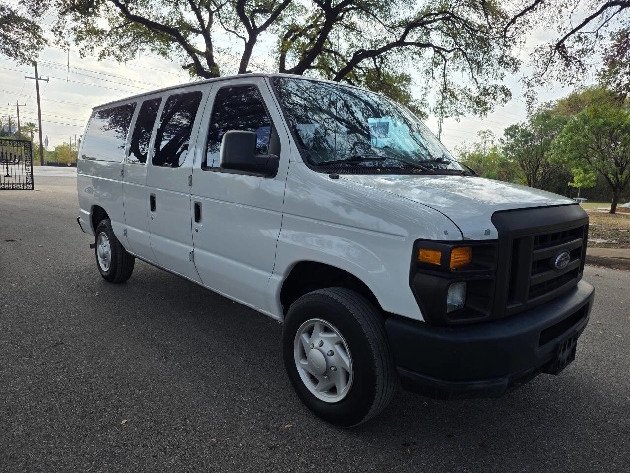 Used 2011 Ford E-150 and Econoline 150 w/ PWR Group image 2