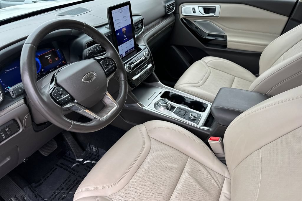 Certified 2023 Ford Explorer Platinum w/ Technology Package AWD/4WD image 10