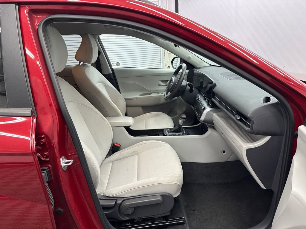 Used 2025 Hyundai Kona SEL image 13