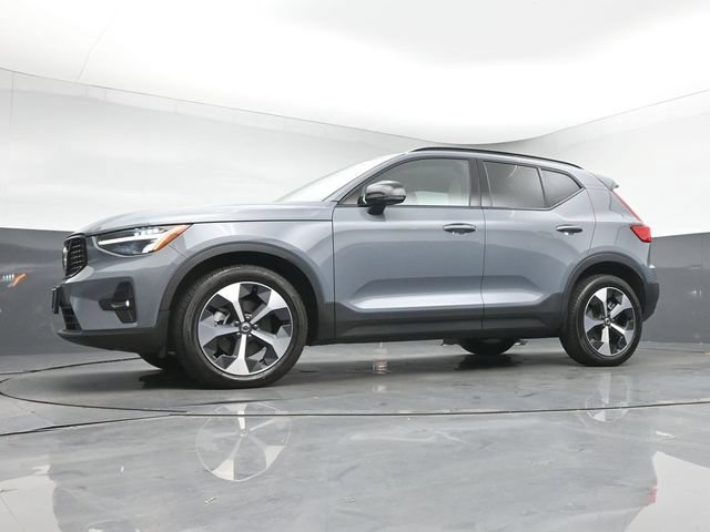 Used 2023 Volvo XC40 B5 Plus w/ Protection Package Premier AWD/4WD image 13