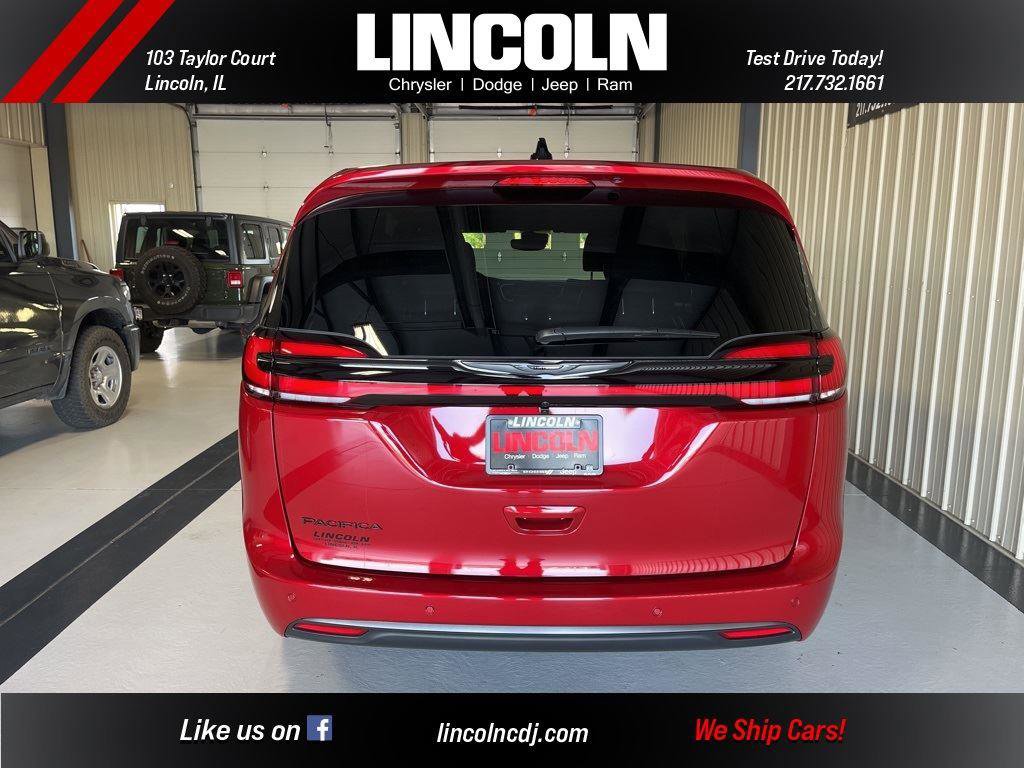 New 2026 Chrysler Pacifica Select image 9