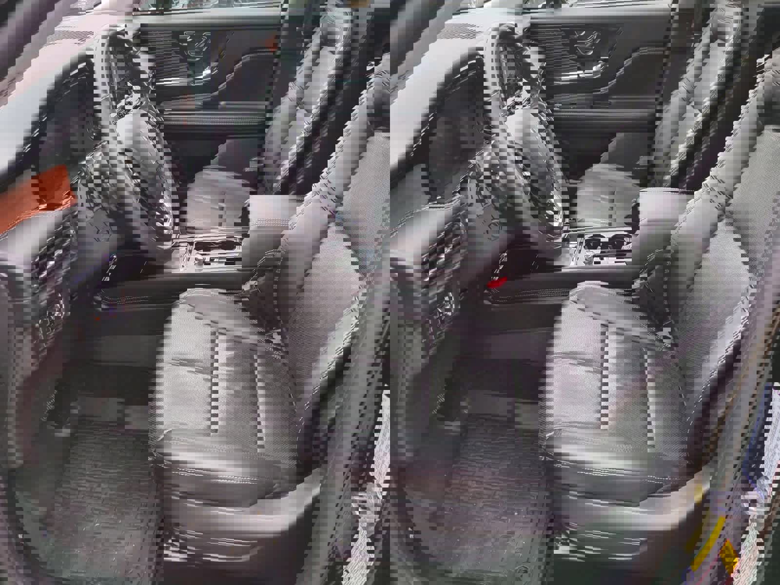 Used 2022 Lincoln Corsair Reserve w/ Sport Package image 16