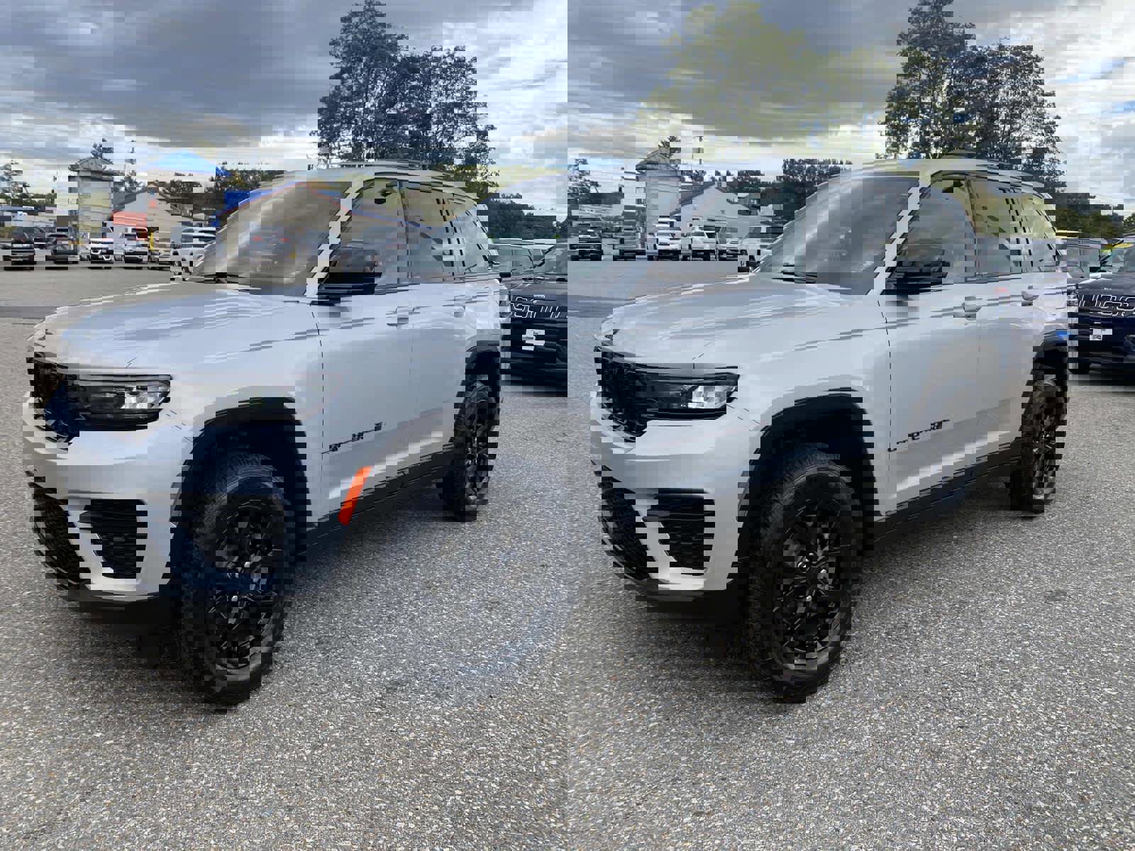 Certified 2024 Jeep Grand Cherokee Altitude image 8