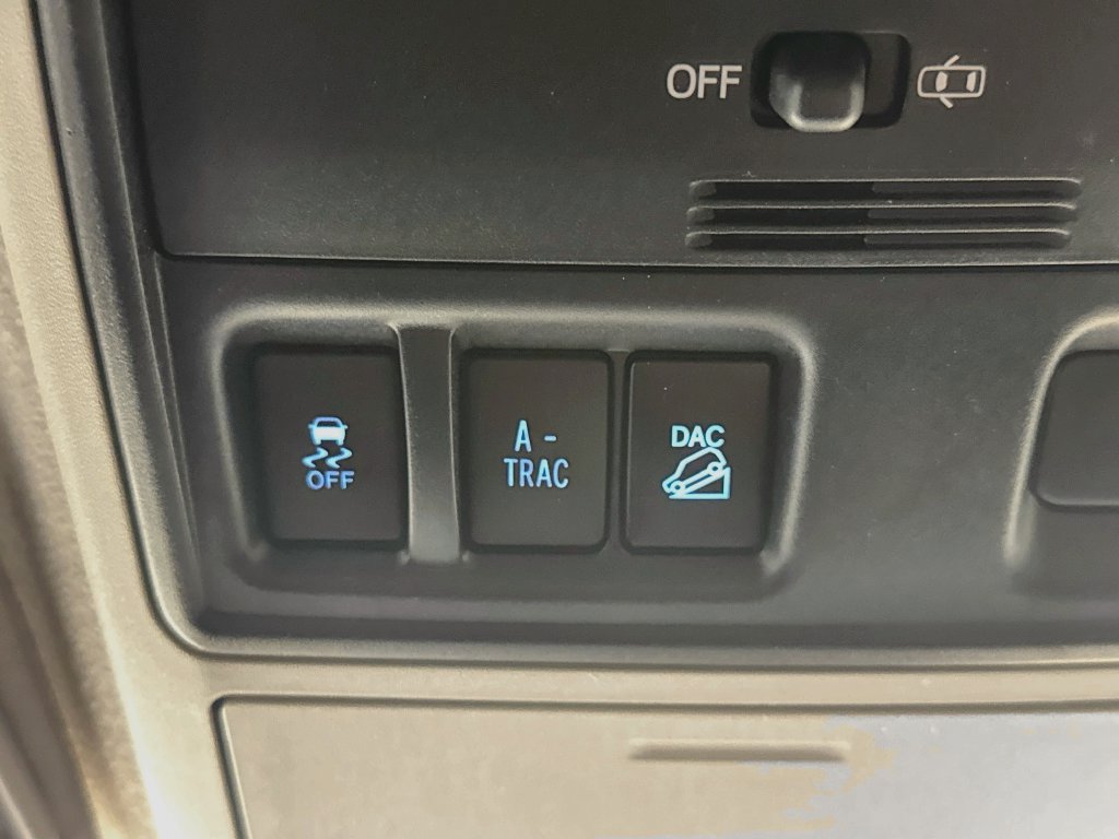 Used 2017 Toyota 4Runner SR5 AWD/4WD image 20