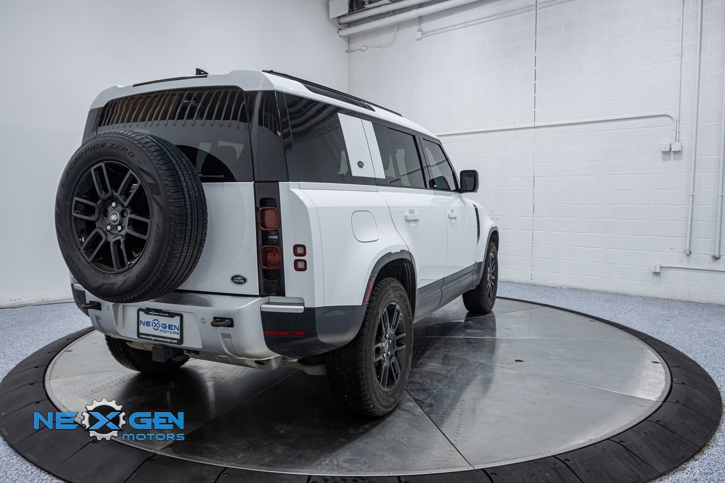 Used 2023 Land Rover Defender 110 S image 7