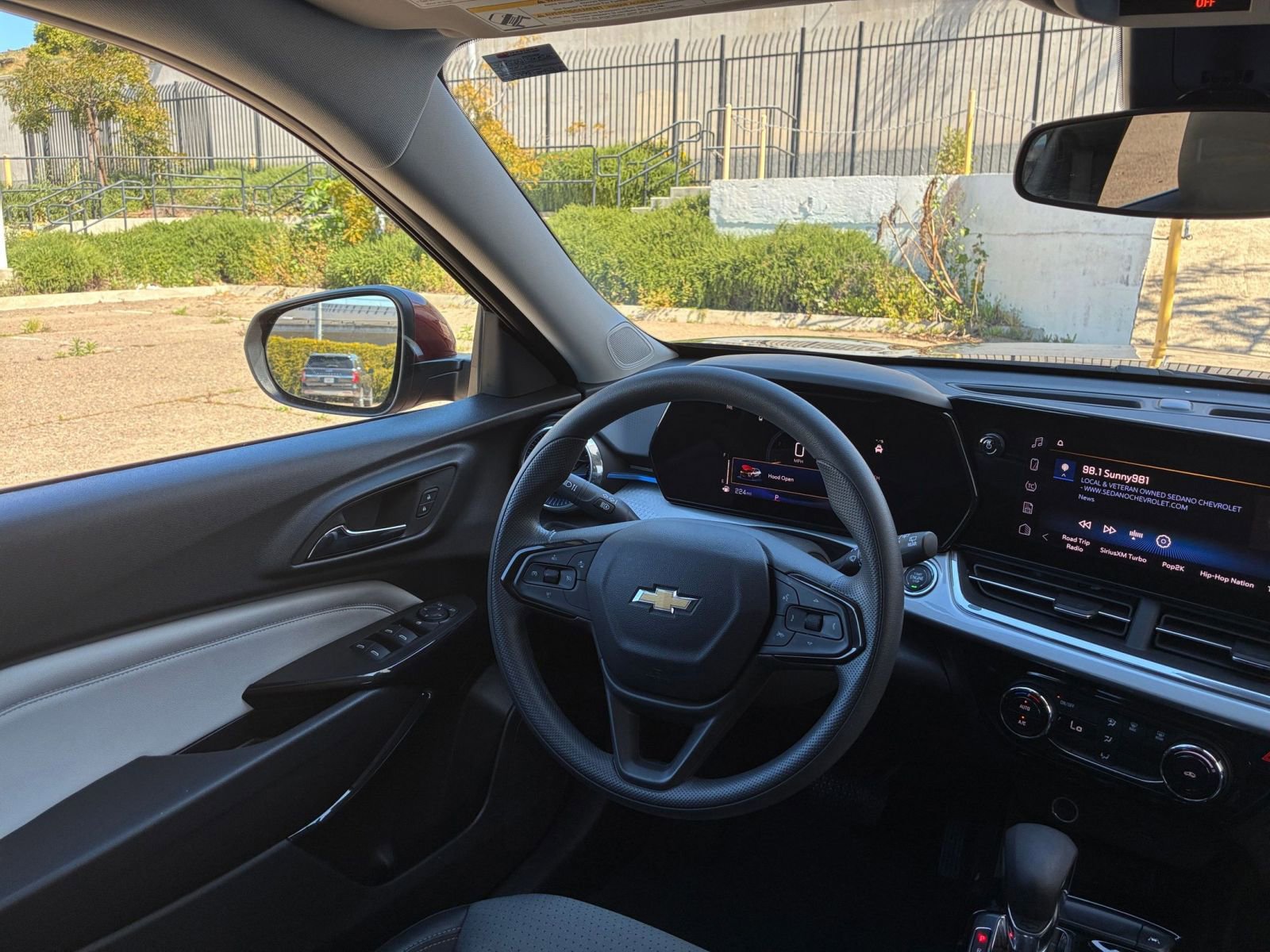 Used 2025 Chevrolet Trax LT image 33