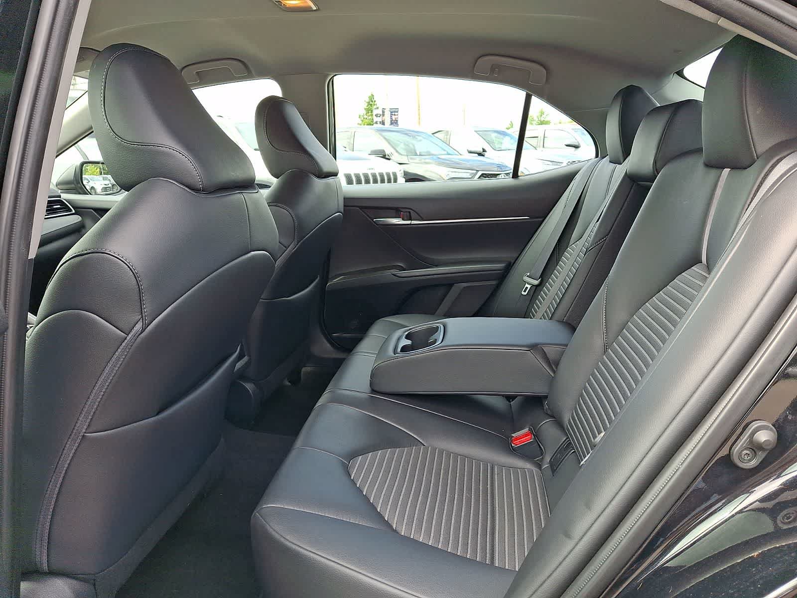 Used 2023 Toyota Camry SE FWD image 11