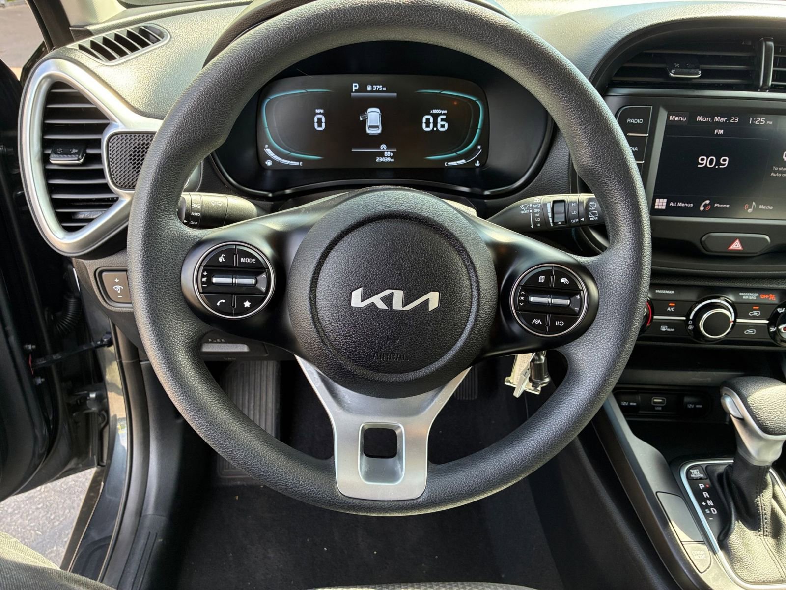 Used 2025 Kia Soul LX w/ LX Technology Package image 25