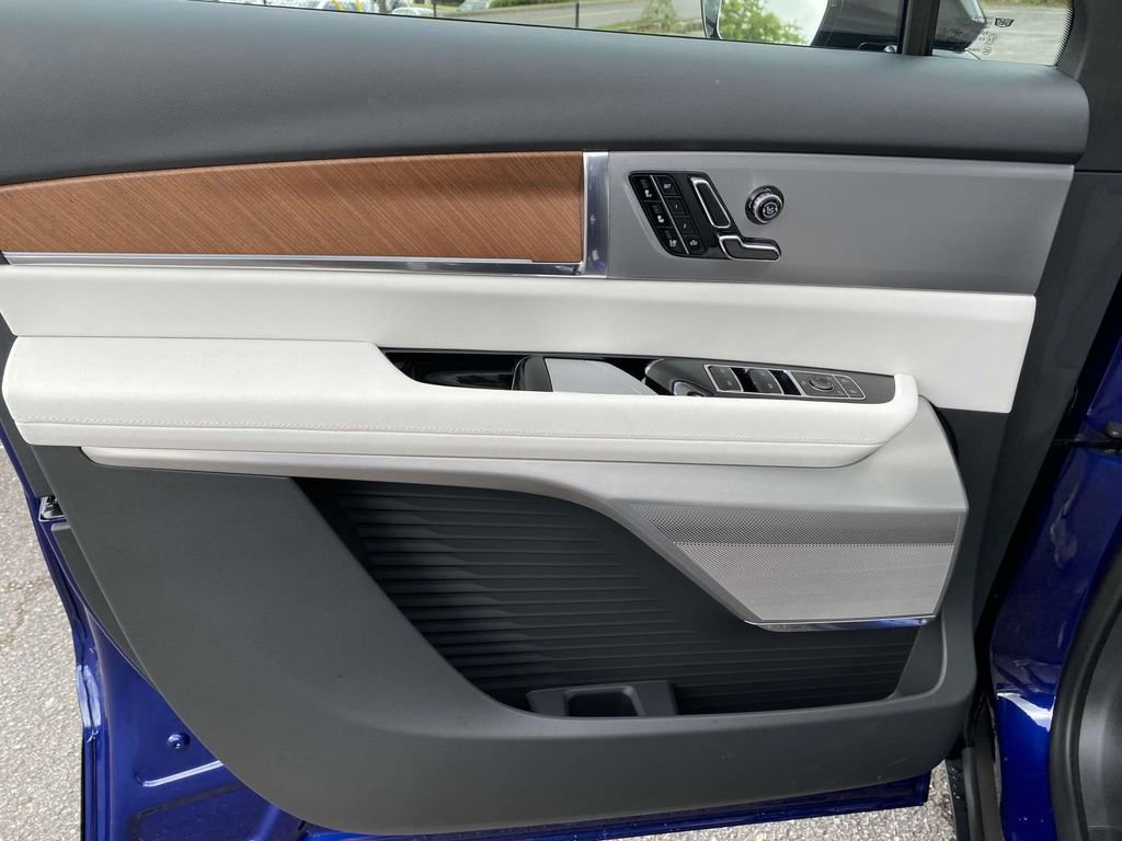 New 2026 Cadillac Vistiq Sport w/ LPO, Floor Liner Package image 15