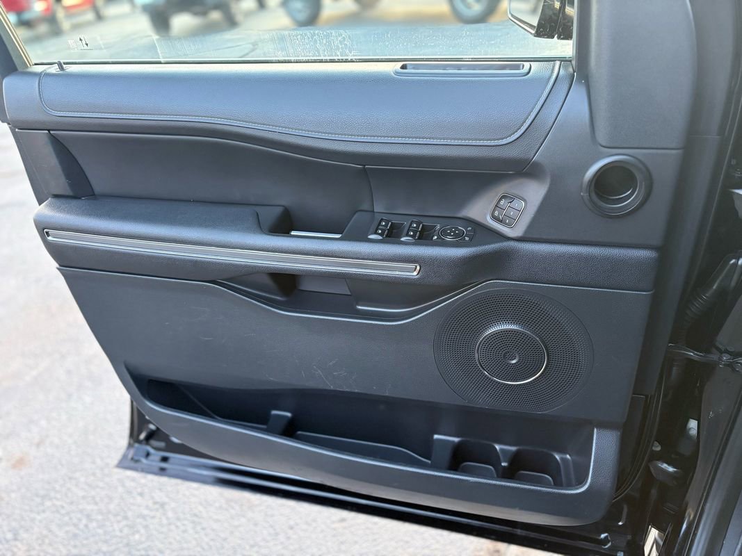 Used 2022 Ford Expedition XLT image 29