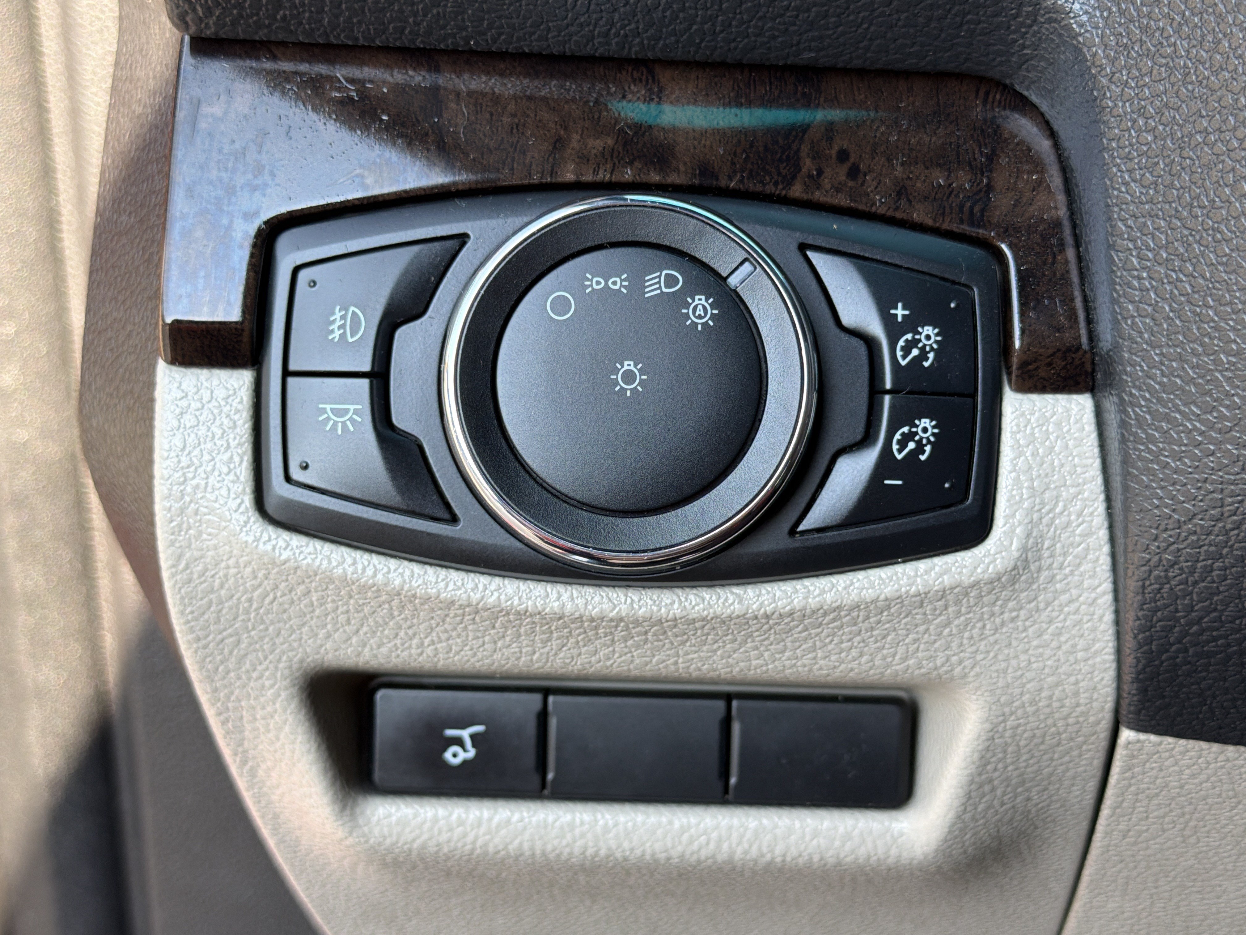 Used 2015 Ford Explorer Limited w/ Equipment Group 301A FWD image 26