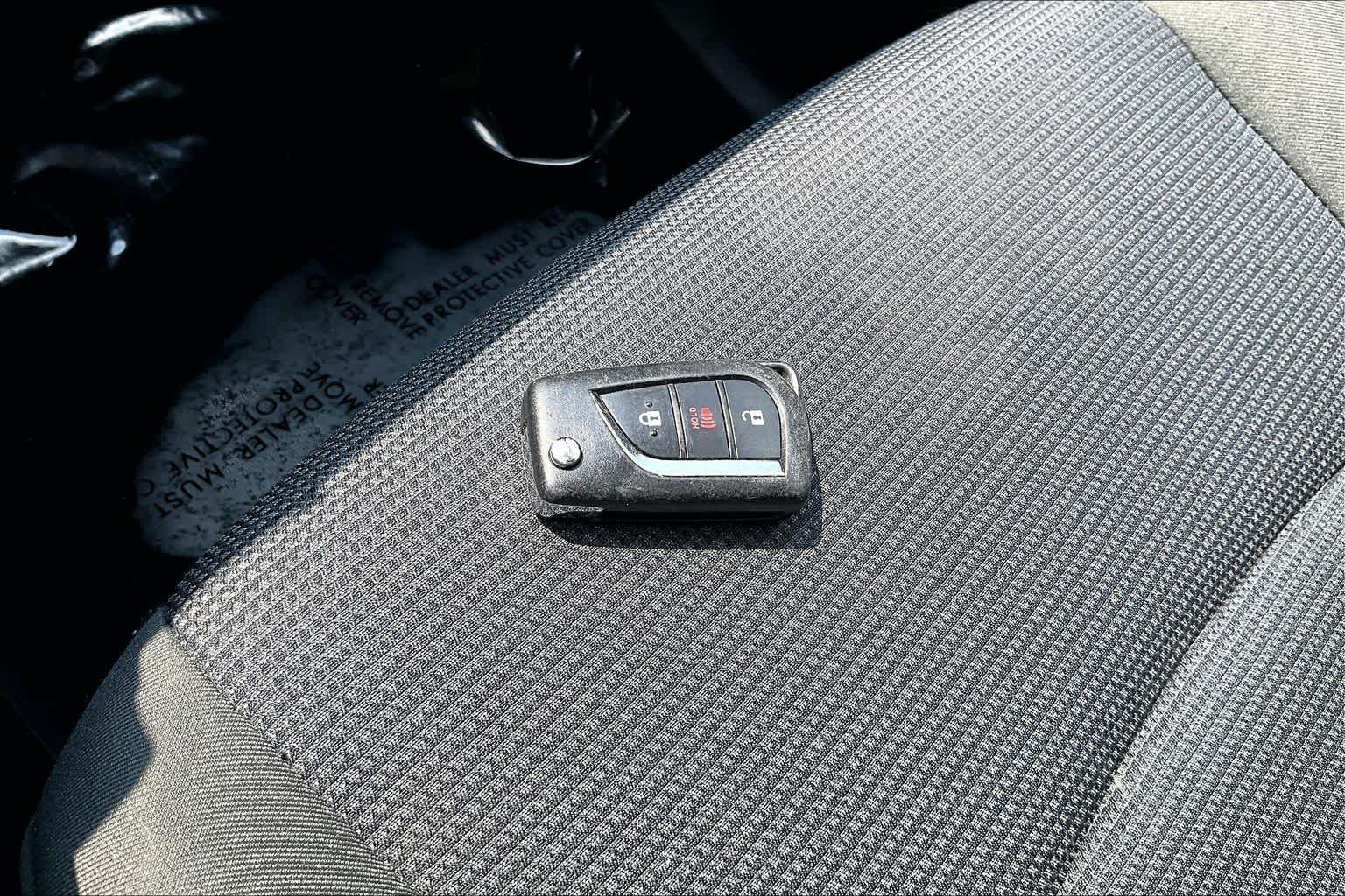 Used 2022 Toyota RAV4 LE AWD/4WD image 14