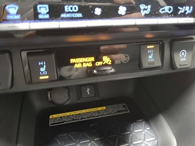 Used 2021 Toyota RAV4 XLE Premium AWD/4WD image 34