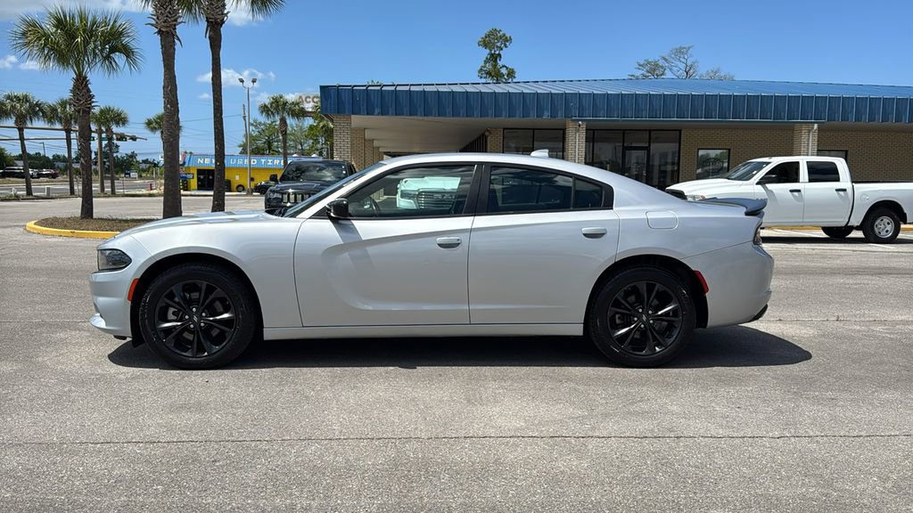 Used 2022 Dodge Charger SXT w/ Blacktop Package image 3
