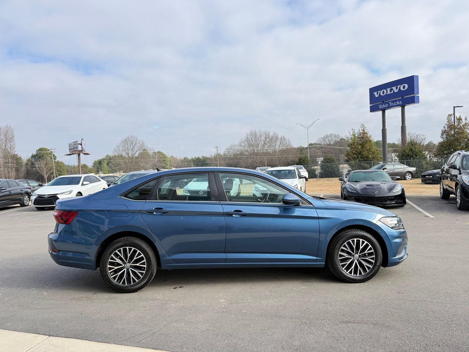 Used 2021 Volkswagen Jetta S image 3