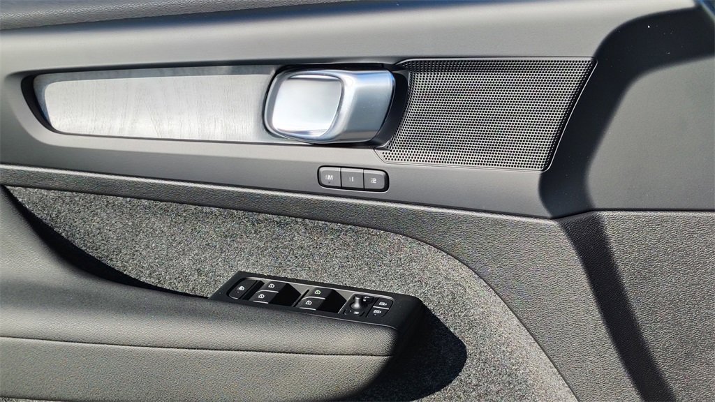 New 2026 Volvo XC40 B5 Plus w/ Climate Package image 9