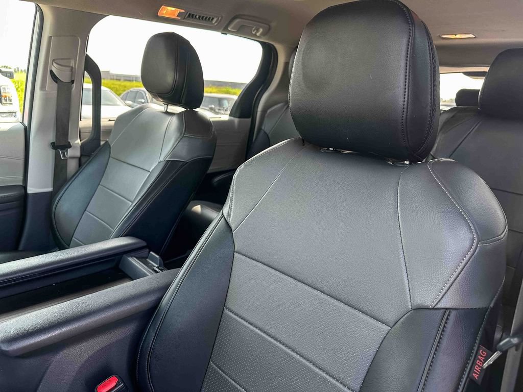 Used 2023 Toyota Sienna LE FWD image 14
