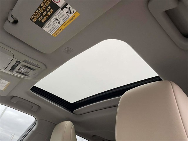 Used 2020 Toyota Highlander XLE image 24