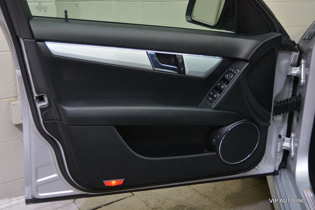 Used 2008 Mercedes-Benz C 300 4MATIC Sedan image 11