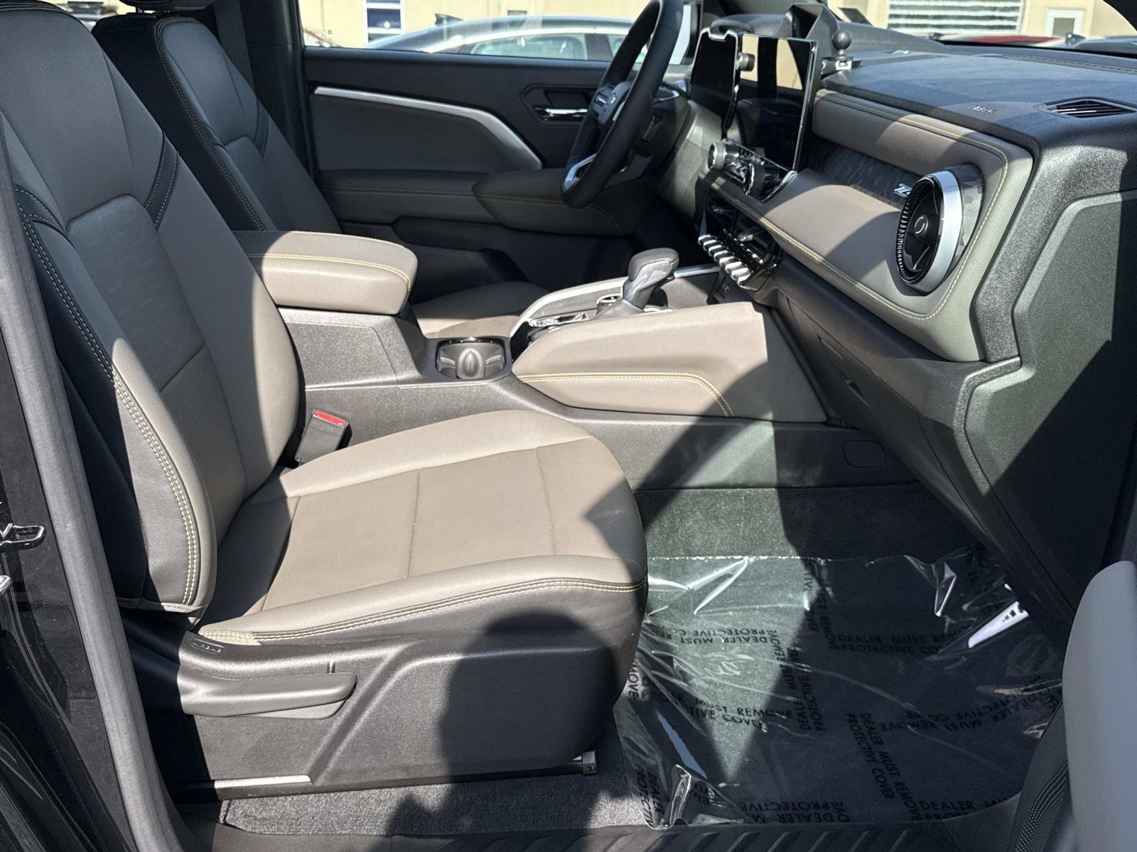 Used 2023 Chevrolet Colorado ZR2 w/ ZR2 Convenience Package III image 19