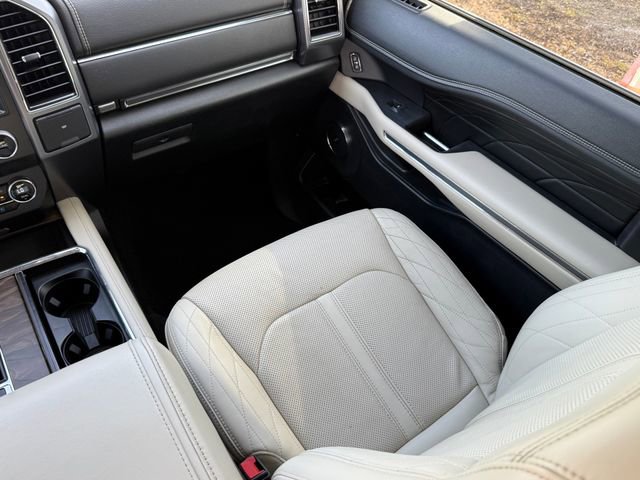 Used 2019 Ford Expedition Platinum RWD image 24