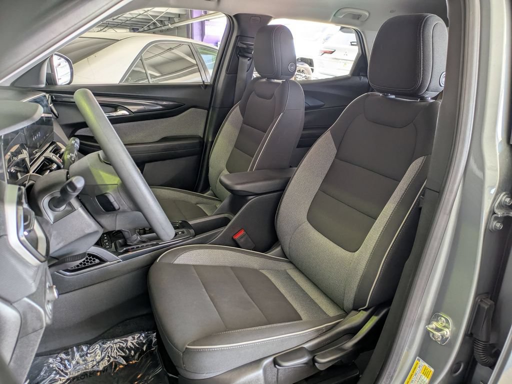 Used 2025 Chevrolet TrailBlazer LT AWD/4WD image 23