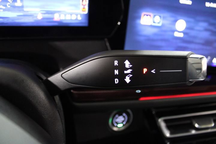 Used 2024 Chevrolet Traverse RS image 38