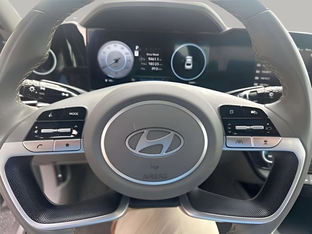 Used 2025 Hyundai Elantra SEL FWD image 5