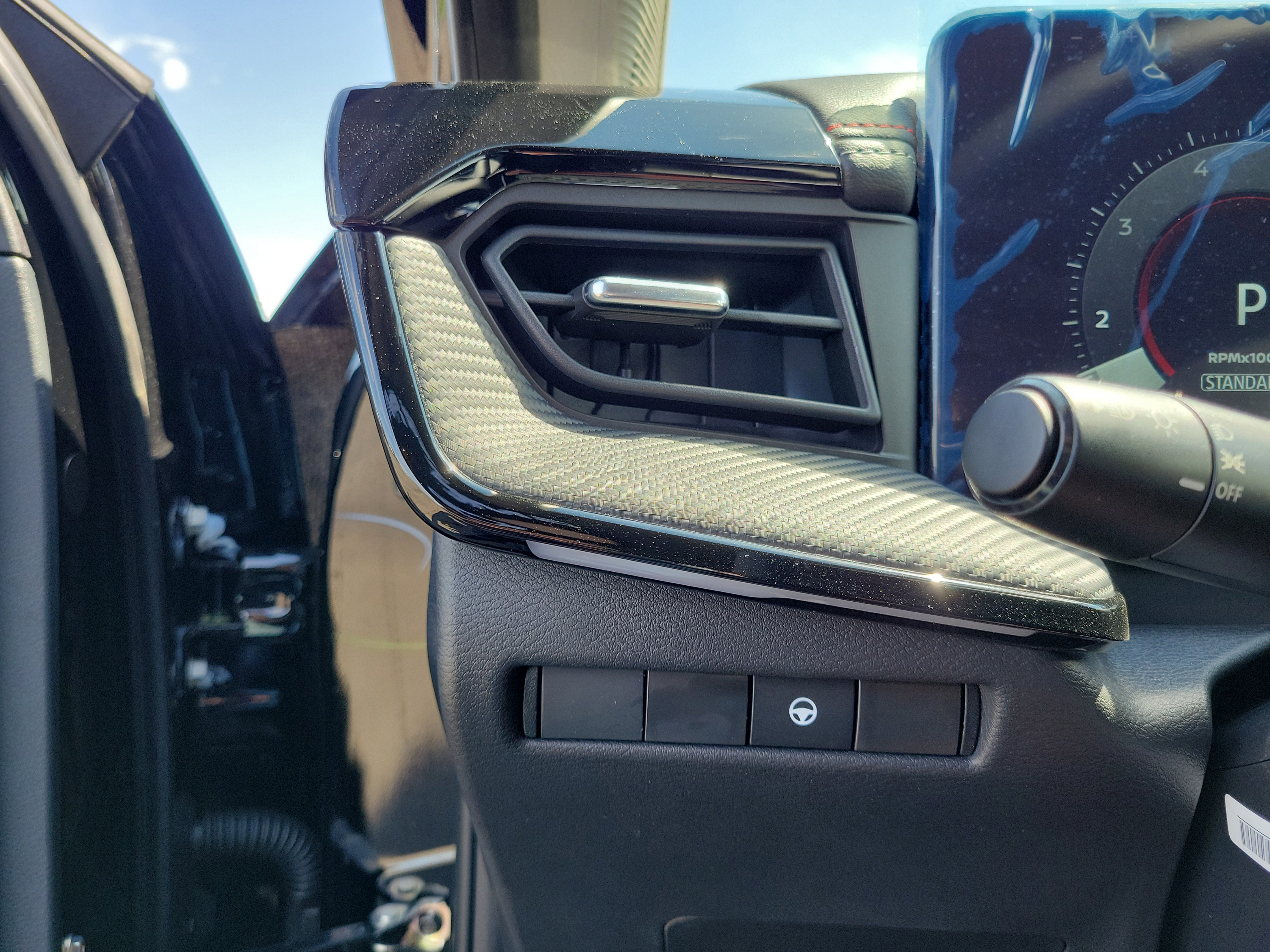 Used 2025 Nissan Kicks SR AWD/4WD image 21