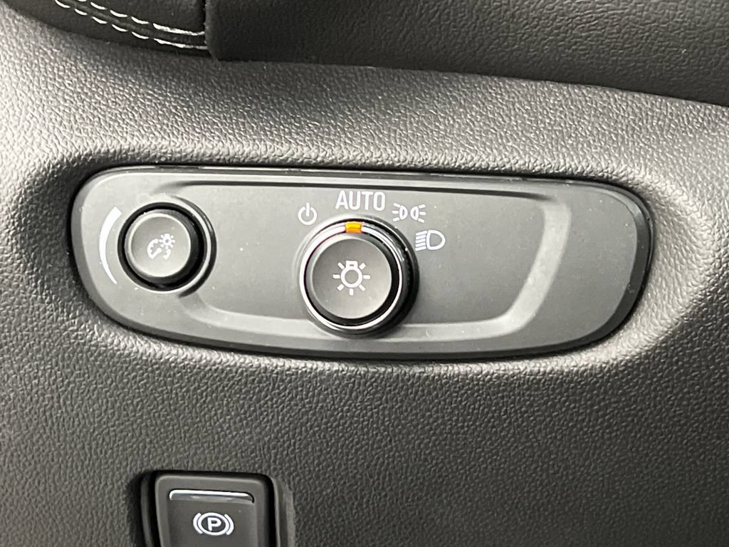 Used 2025 Chevrolet Blazer LT FWD image 46
