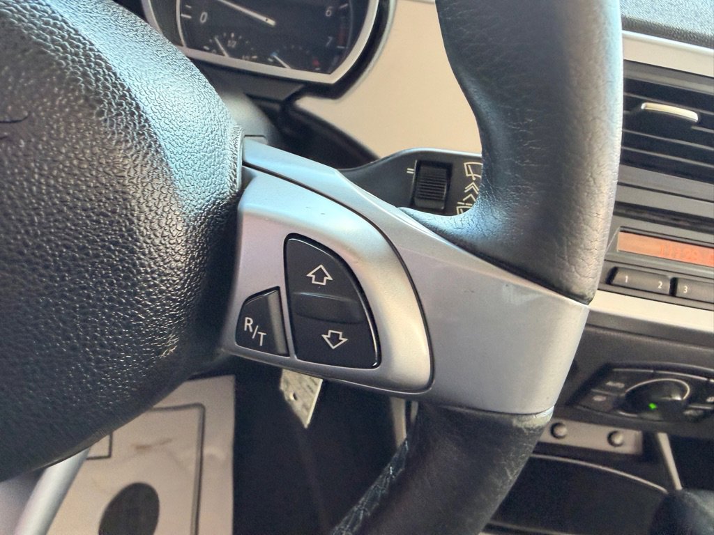 Used 2005 BMW Z4 2.5i RWD image 16