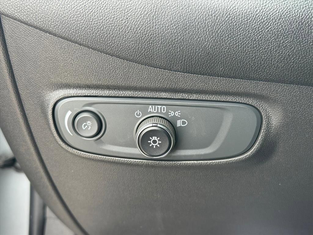 Used 2022 Chevrolet Equinox LS w/ LS Convenience Package image 25