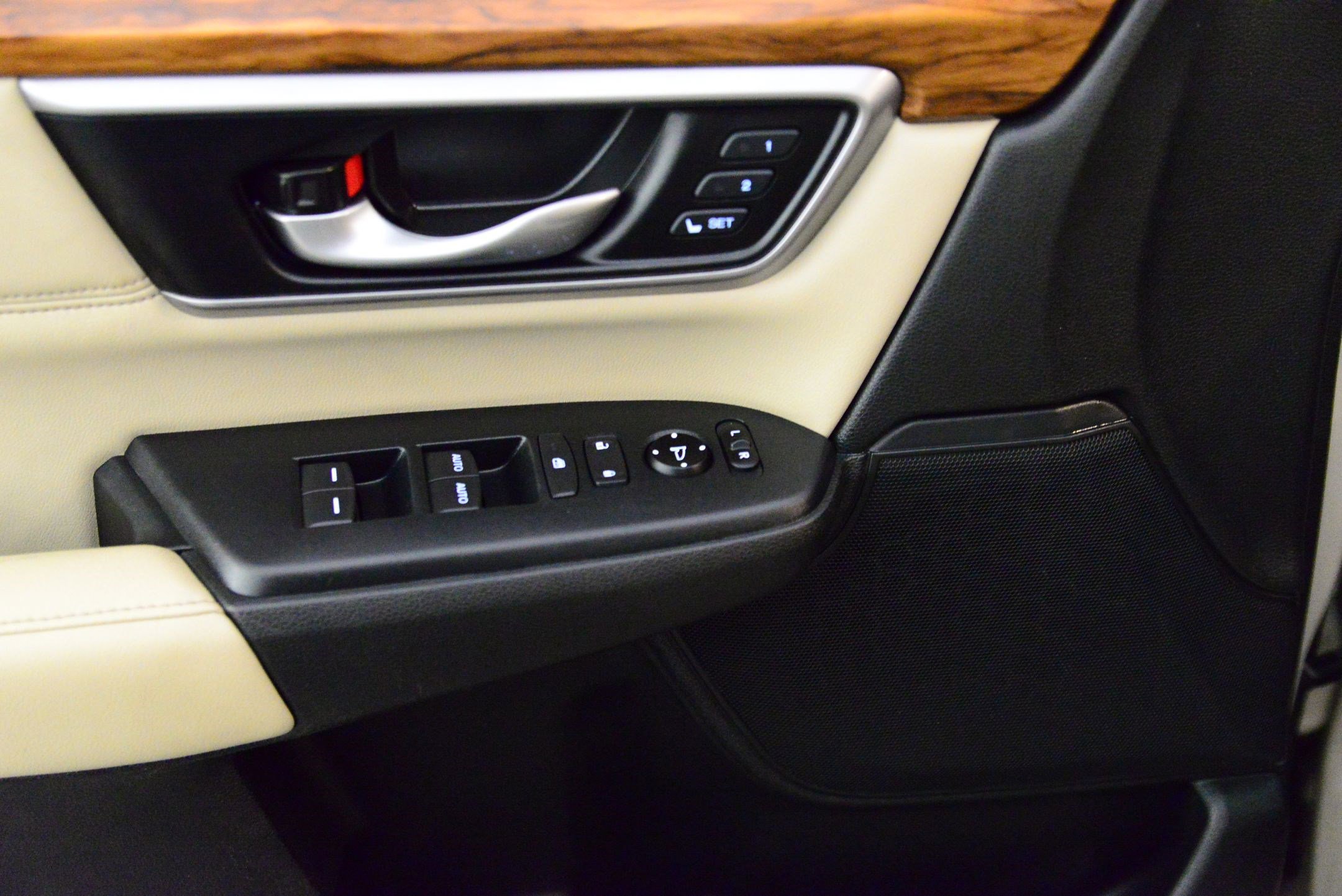 Used 2018 Honda CR-V Touring image 29