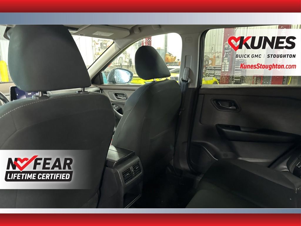 Used 2023 Nissan Rogue S image 34