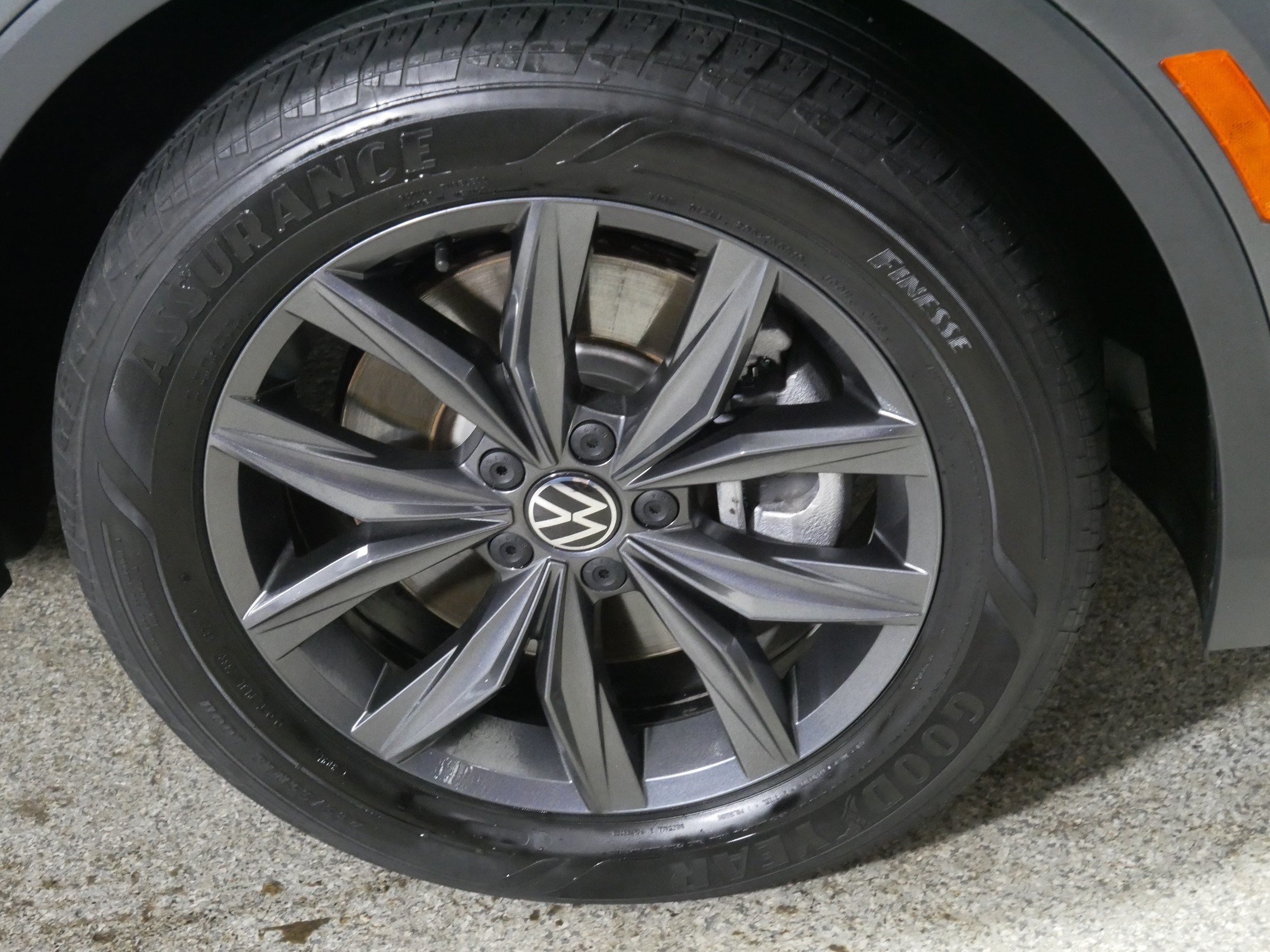 Used 2022 Volkswagen Tiguan SE AWD/4WD image 15