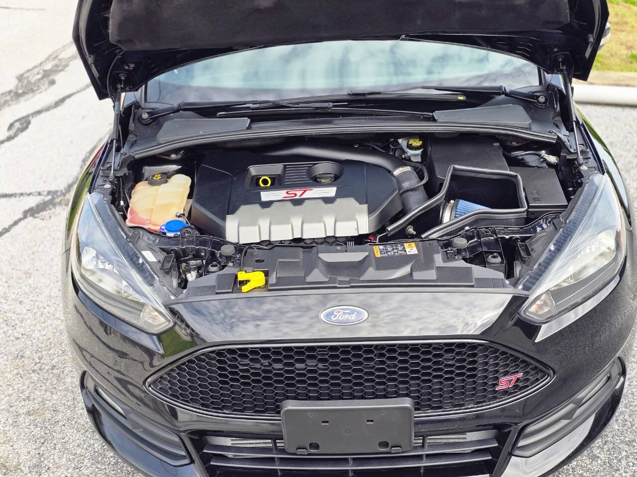 Used 2018 Ford Focus ST FWD image 14