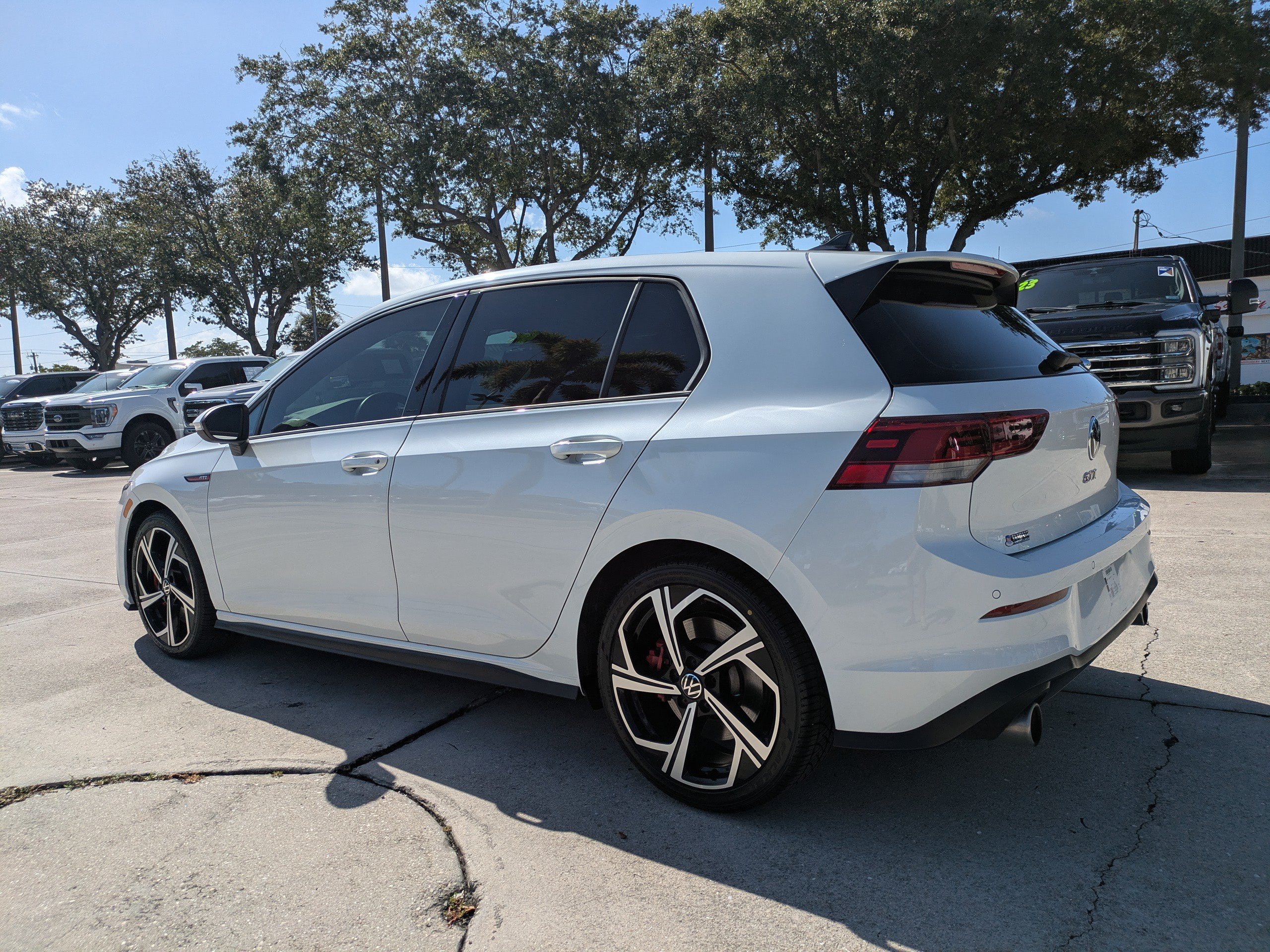 Used 2024 Volkswagen GTI SE FWD image 11