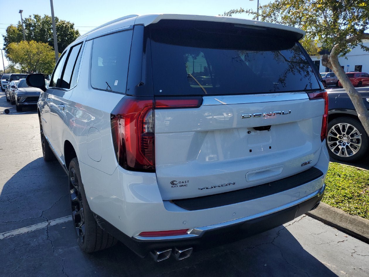 New 2026 GMC Yukon Denali w/ Denali Reserve Package AWD/4WD image 4