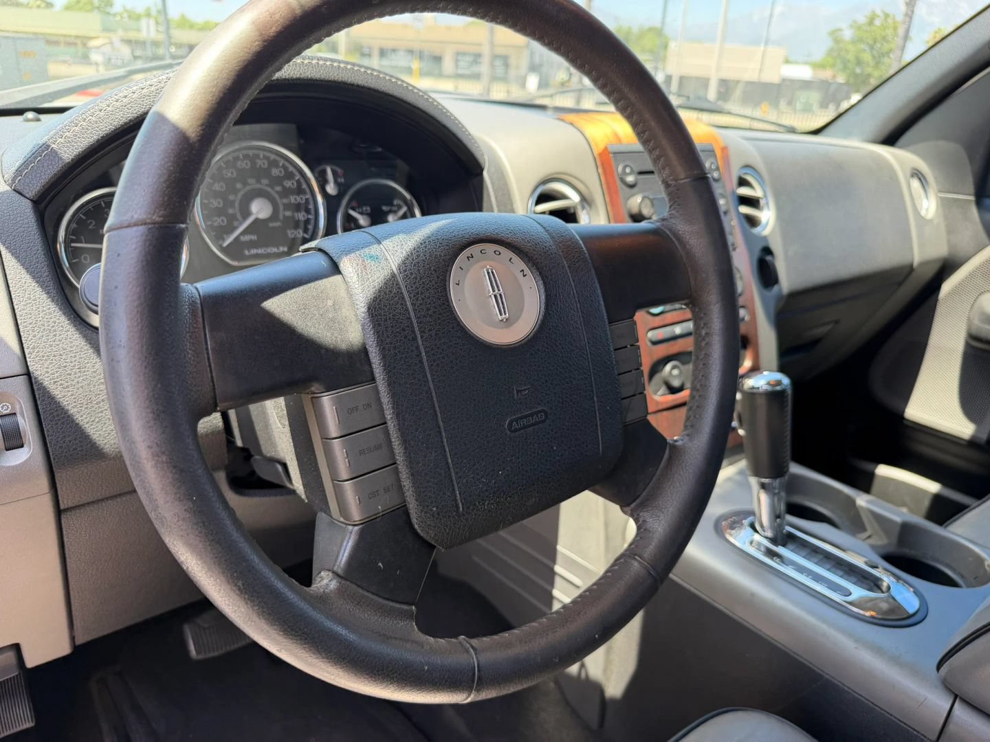 Used 2006 Lincoln Mark LT 2WD image 11