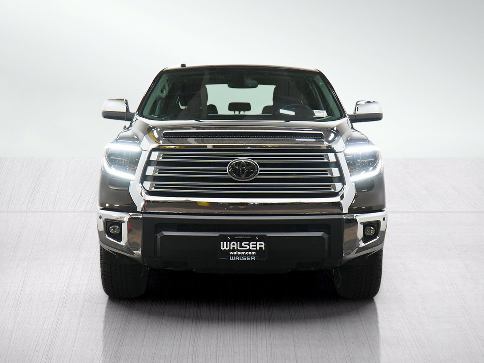 Used 2018 Toyota Tundra Limited w/ Limited Premium Package AWD/4WD image 8