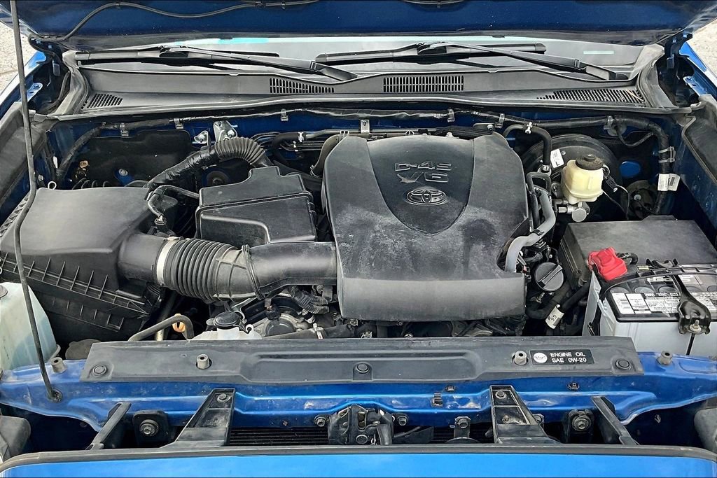 Used 2018 Toyota Tacoma TRD Sport w/ Technology Package image 32