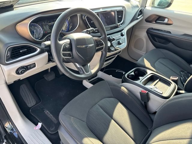 Used 2018 Chrysler Pacifica Touring Plus w/ Tire & Wheel Group FWD image 28