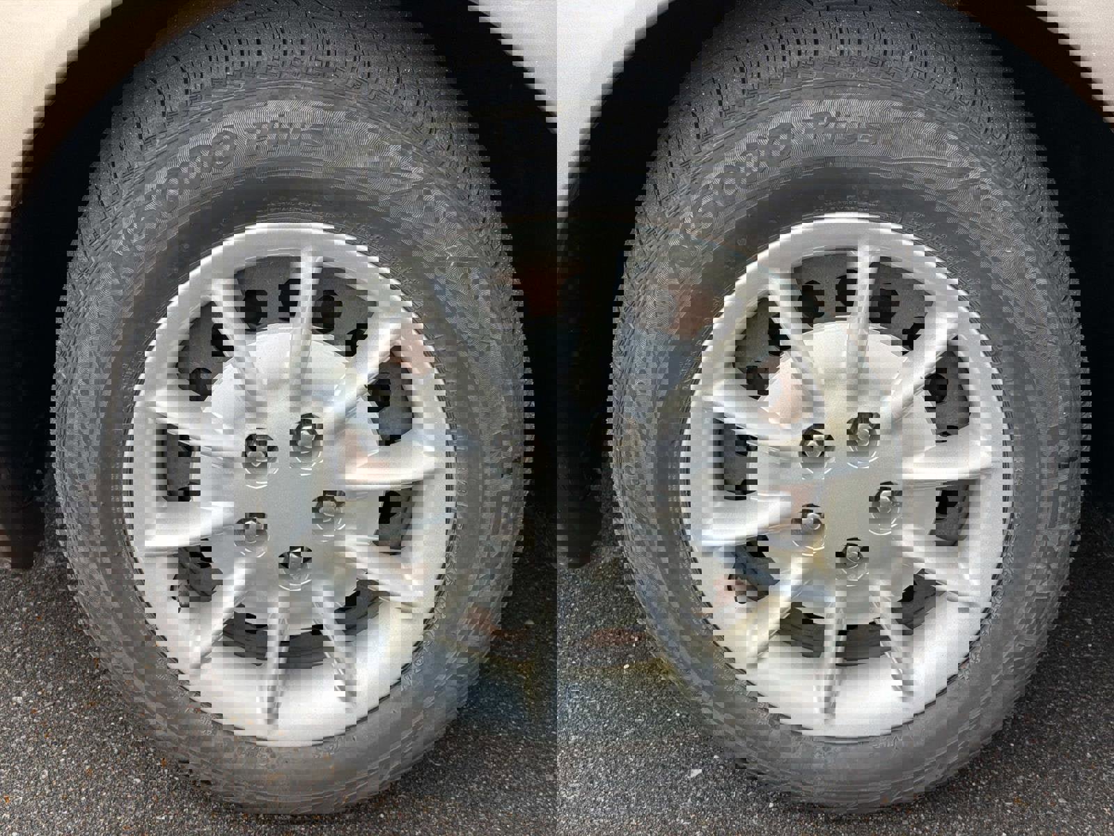 Used 2000 Chrysler Concorde LX image 11