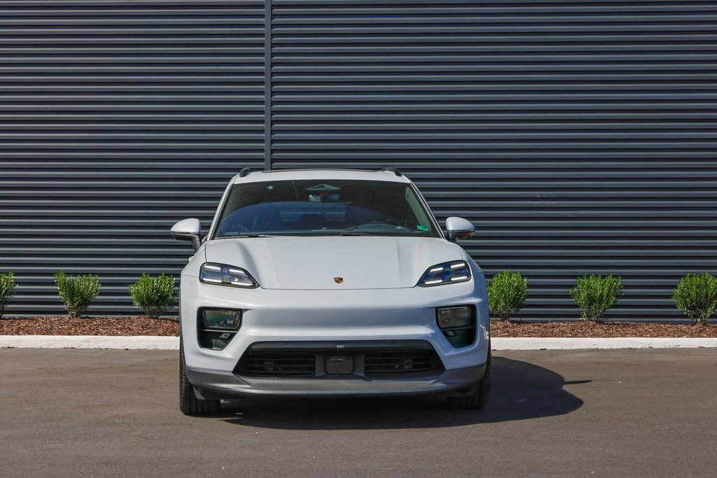 New 2025 Porsche Macan Electric image 8