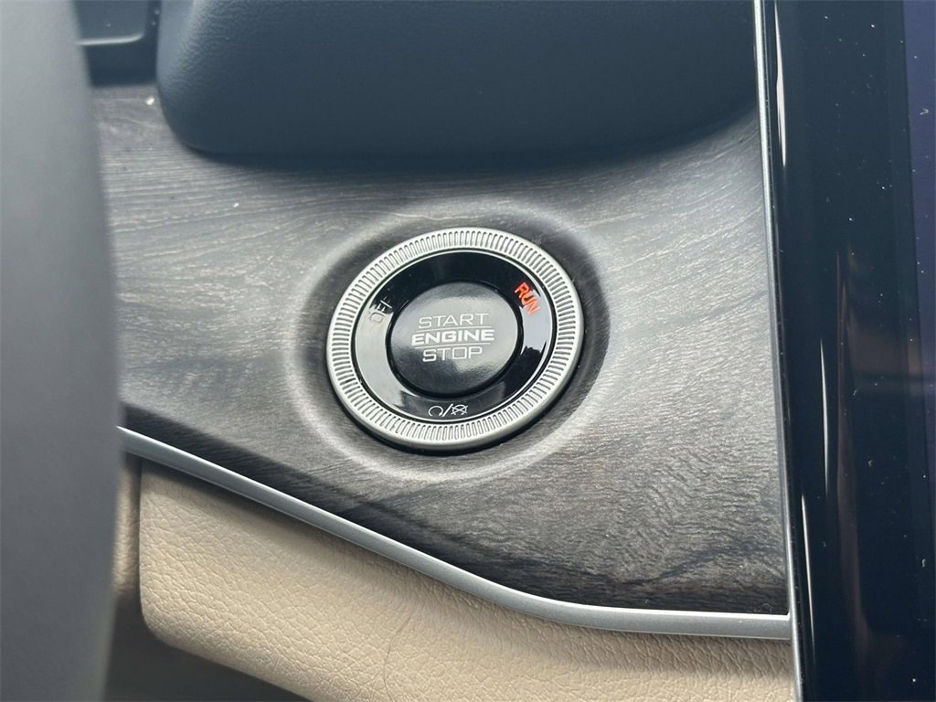 Used 2024 Jeep Grand Cherokee Limited image 29