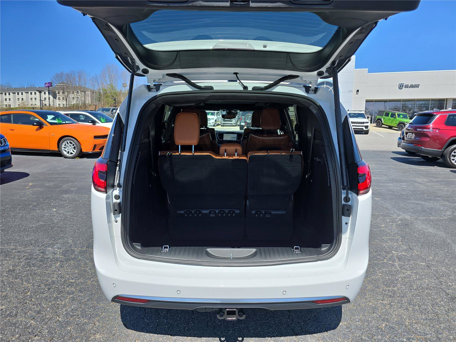 New 2026 Chrysler Pacifica Pinnacle w/ Trailer Tow Group AWD/4WD image 5